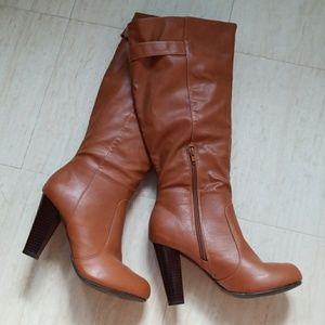 Rouge helium knee high boots